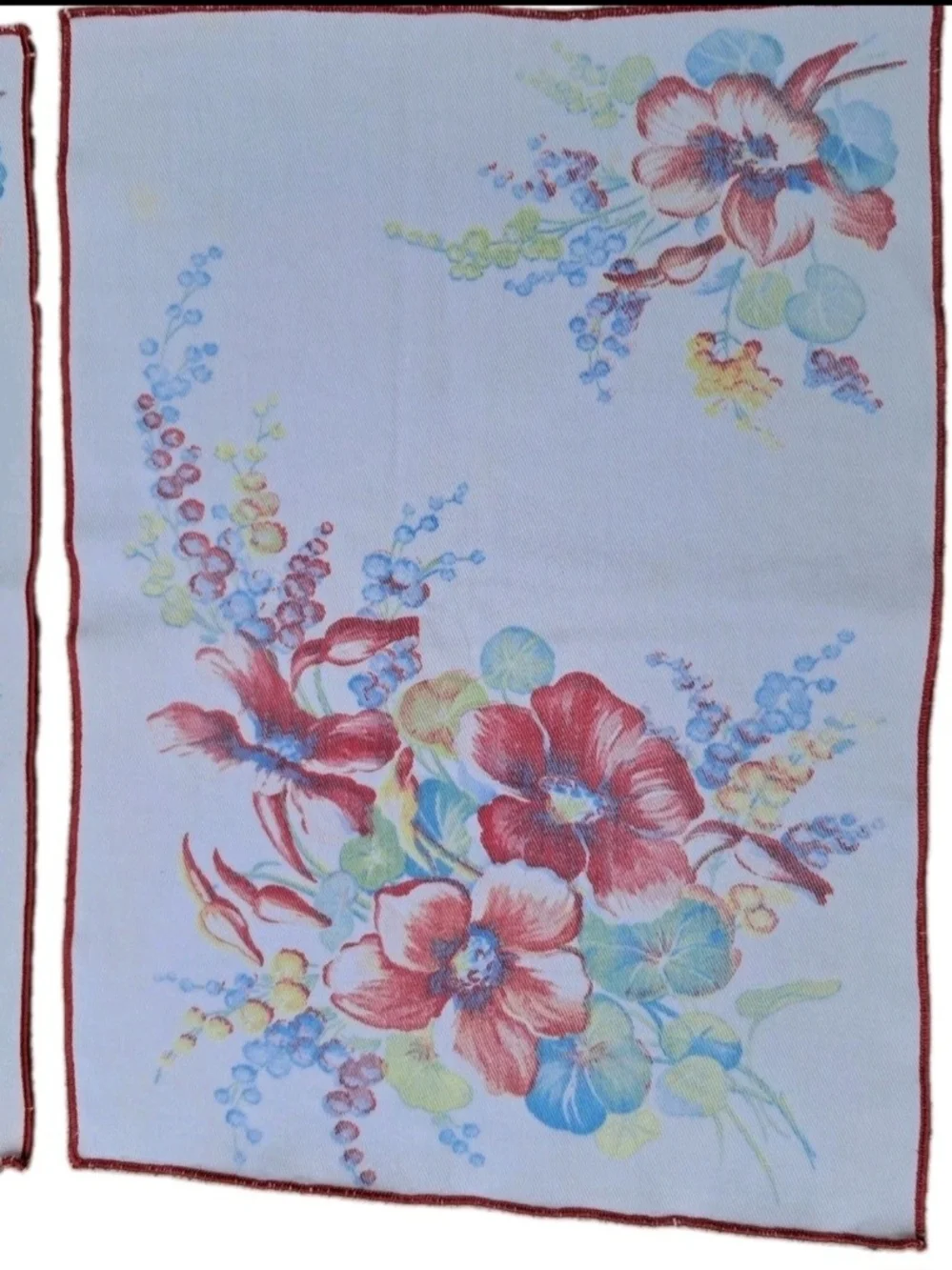 Vtg Floral Placemats Set 4 White Red Serged Edge Cotton Twill Midcentury *stain*